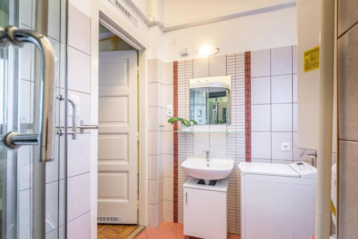 Vamhaz Boulevard Apartments Budapest Exterior photo