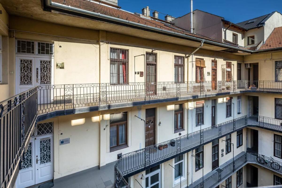 Vamhaz Boulevard Apartments Budapest Exterior photo